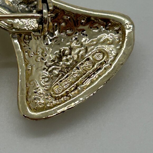 Vintage Gerry's Christmas Brooch Gold-Tone French Horn Pin Enamel Holly Berries - Picture 9 of 15